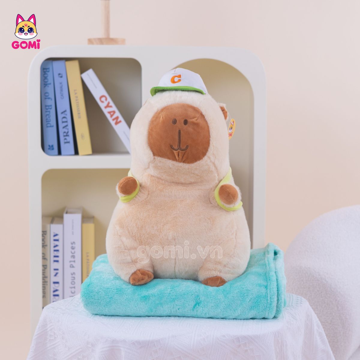Gối Mền Capybara Đeo Balo Đội Nón