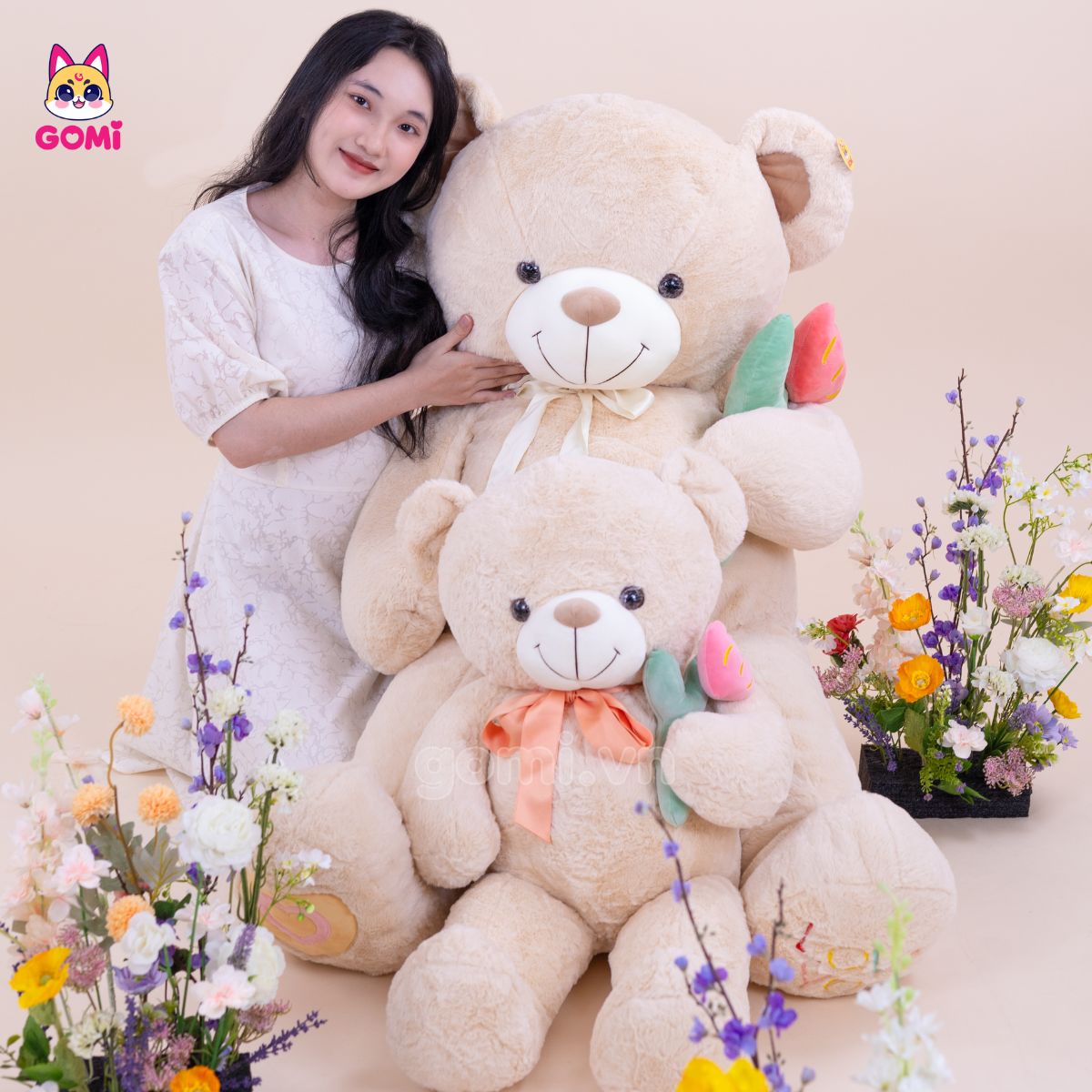 Gấu Bông Teddy Nơ Cầm Hoa