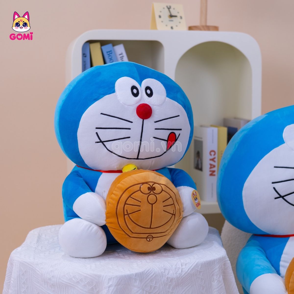 Gấu Bông Doraemon Ôm Bánh