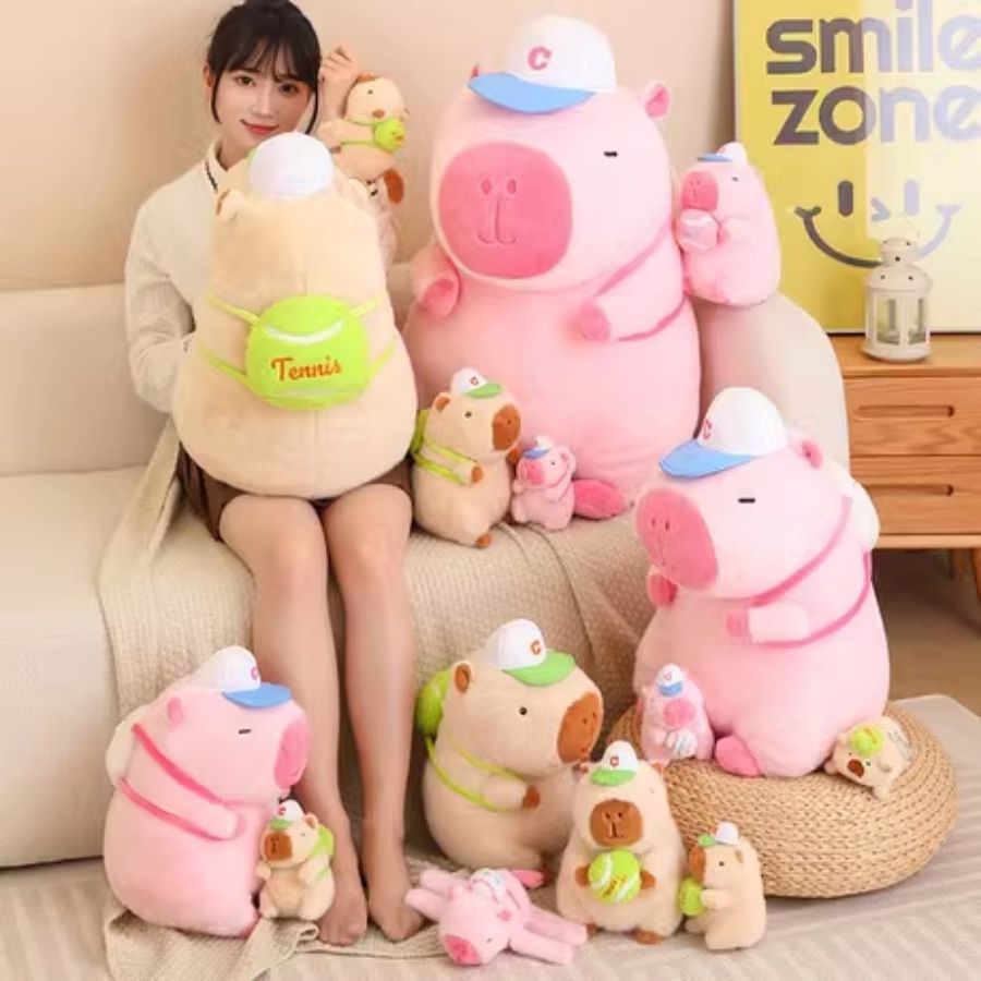 Gối Mền Capybara Đeo Balo Đội Nón