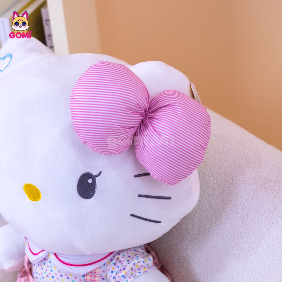 Gấu Bông Kitty Váy Kẻ Hồng