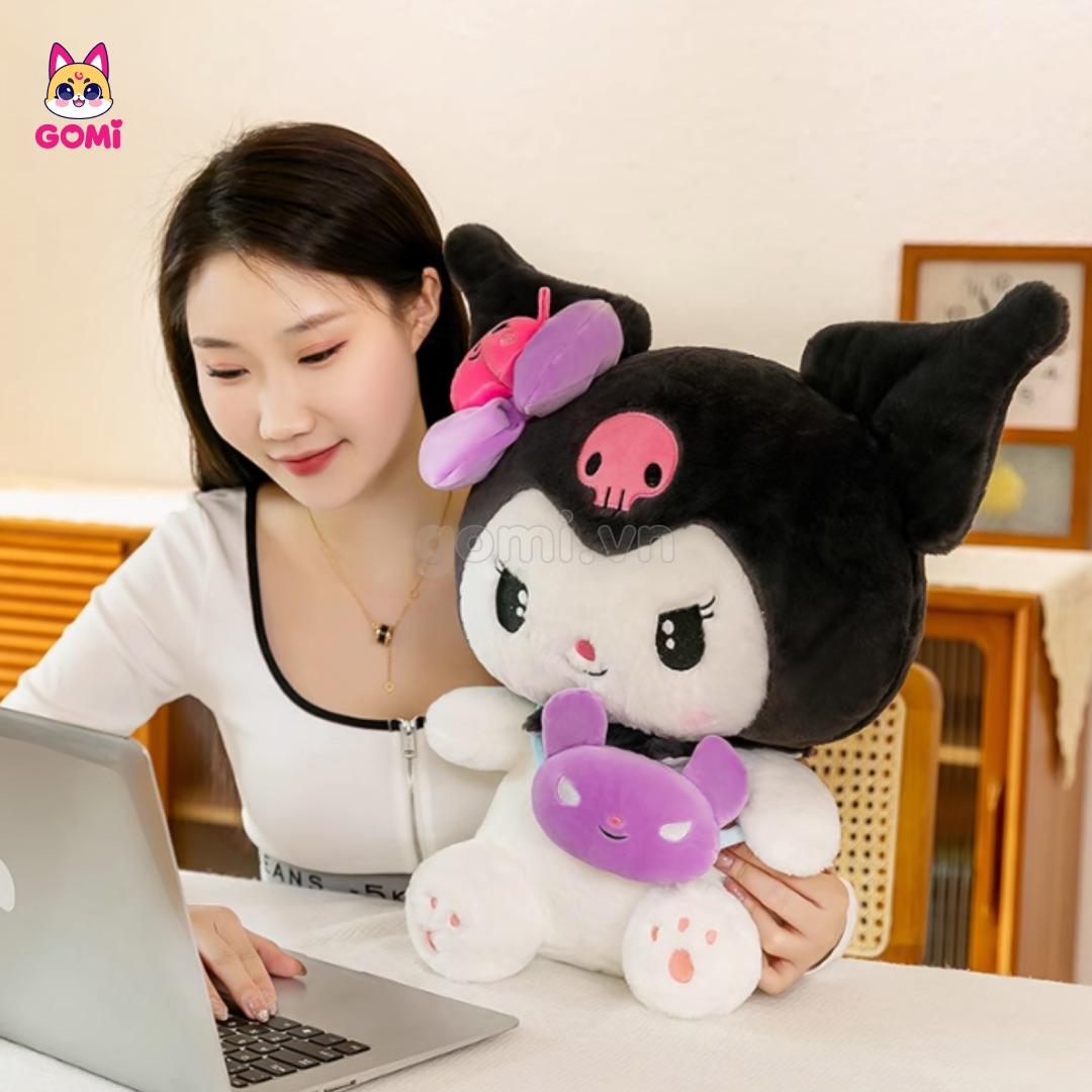 Gấu Bông Kuromi Đeo Túi Gấu