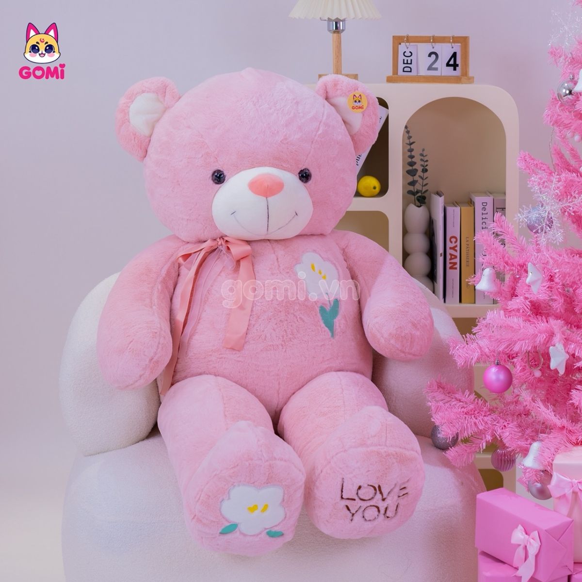 Gấu Bông Teddy Ngực Cành Hoa