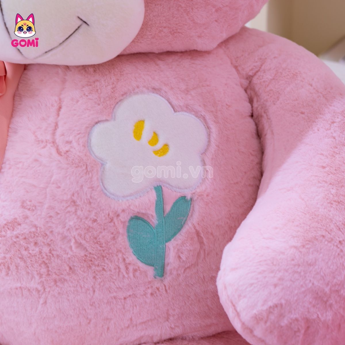 Gấu Bông Teddy Ngực Cành Hoa