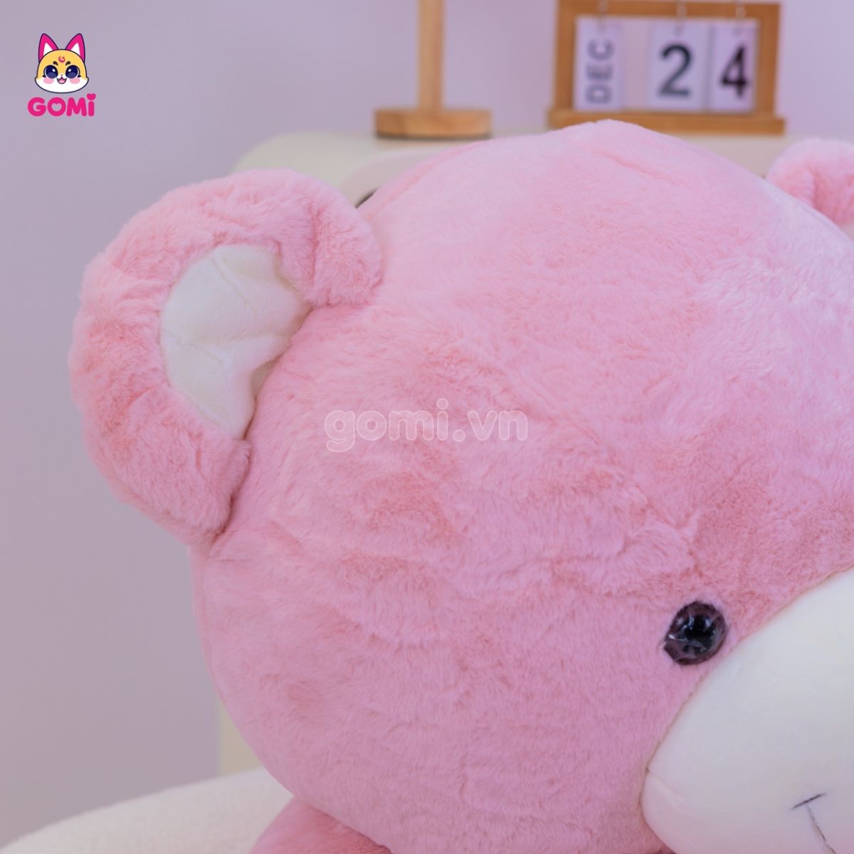 Gấu Bông Teddy Ngực Cành Hoa